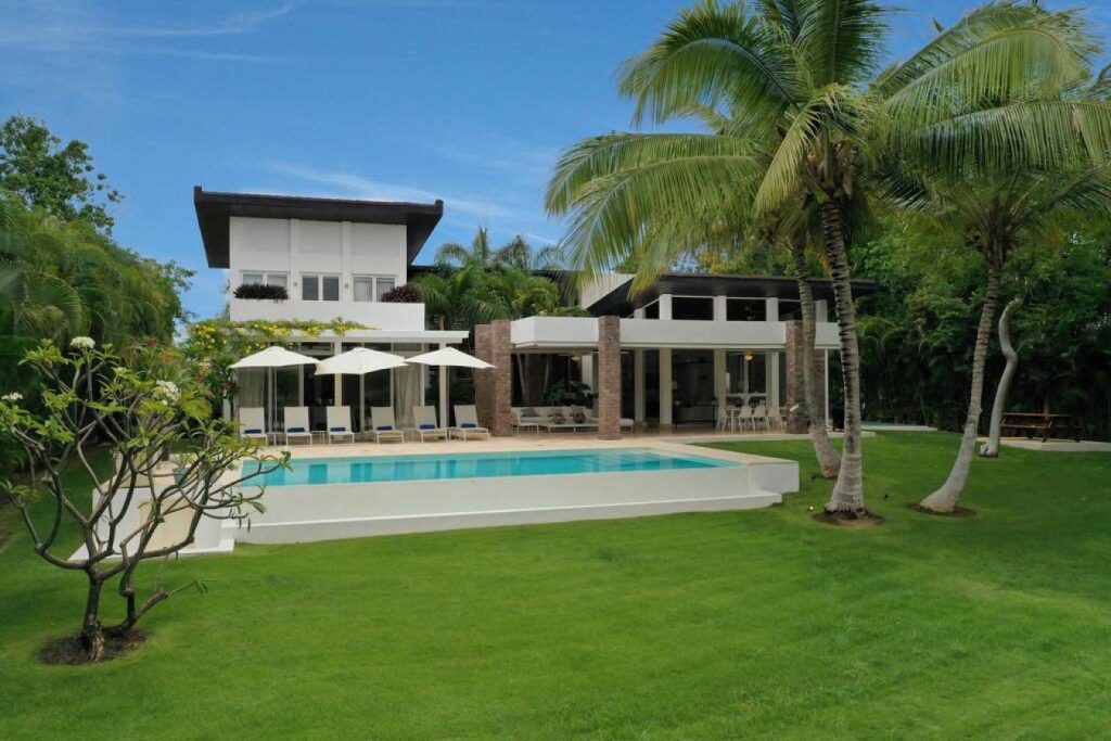 Вилла в Punta Cana Resort: 4 спальни, бассейн, баскетбольная площадка