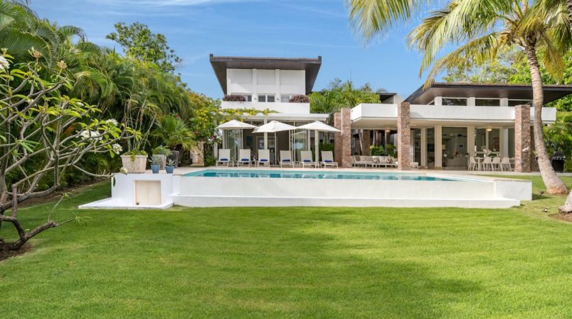 Вилла в Punta Cana Resort: 4 спальни, бассейн, баскетбольная площадка