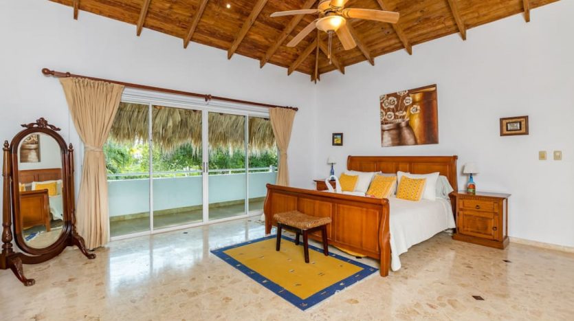 Вилла в Punta Cana Resort: 4 спальни, бассейн, гольфкар, рядом пляж (аренда)