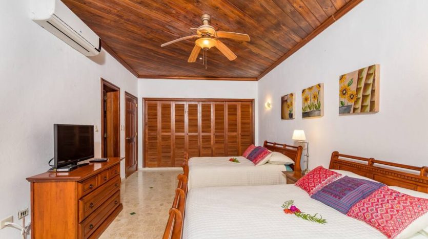 Вилла в Punta Cana Resort: 4 спальни, бассейн, гольфкар, рядом пляж (аренда)