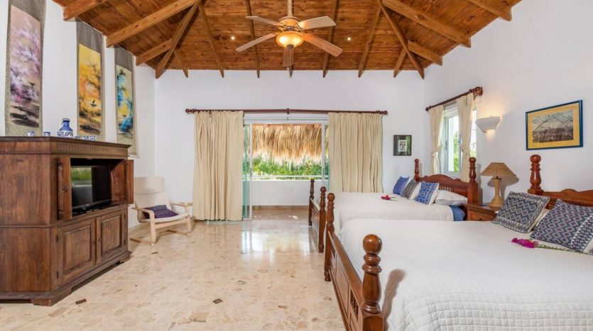 Вилла в Punta Cana Resort: 4 спальни, бассейн, гольфкар, рядом пляж (аренда)