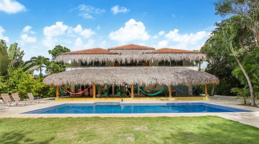 Вилла в Punta Cana Resort: 4 спальни, бассейн, гольфкар, рядом пляж (аренда)
