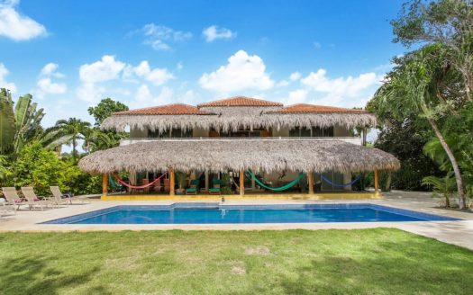Вилла в Punta Cana Resort: 3 спальни, бассейн, джакузи, гольфкар, рядом пляж (аренда)