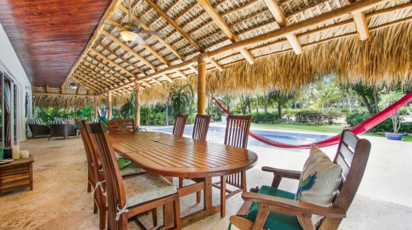 Вилла в Punta Cana Resort: 4 спальни, бассейн, гольфкар, рядом пляж (аренда)