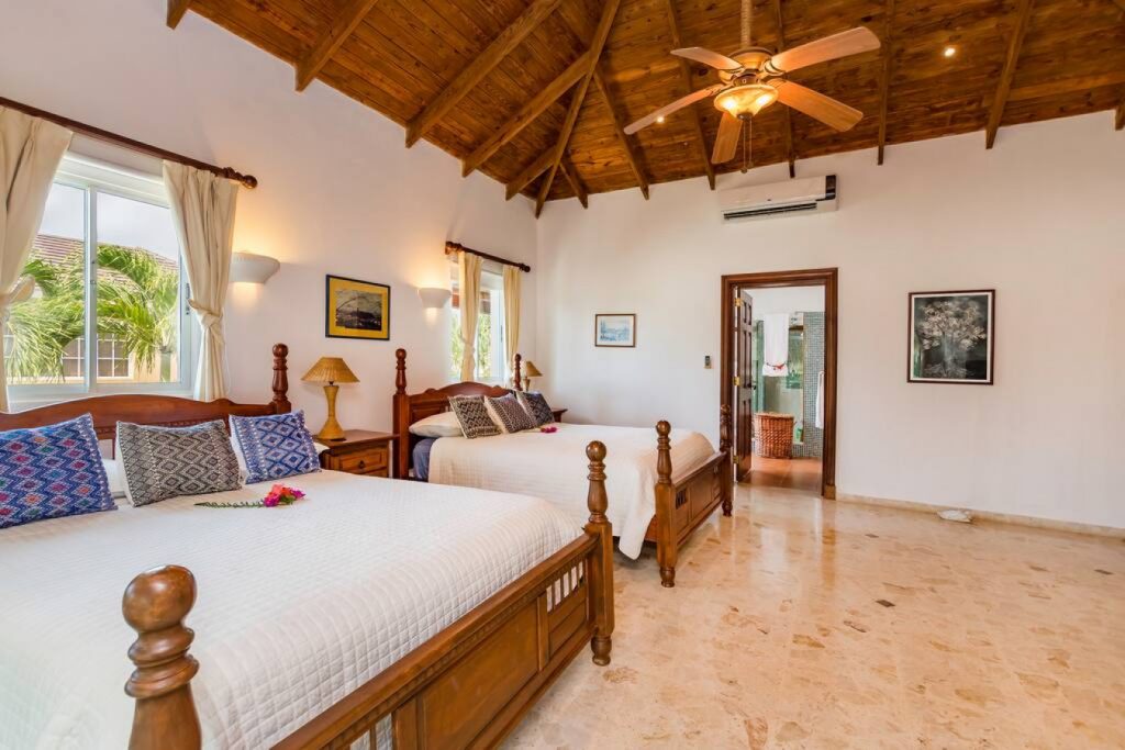 Вилла в Punta Cana Resort: 4 спальни, бассейн,  гольфкар, рядом пляж (аренда)