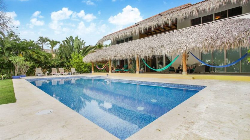 Вилла в Punta Cana Resort: 4 спальни, бассейн, гольфкар, рядом пляж (аренда)