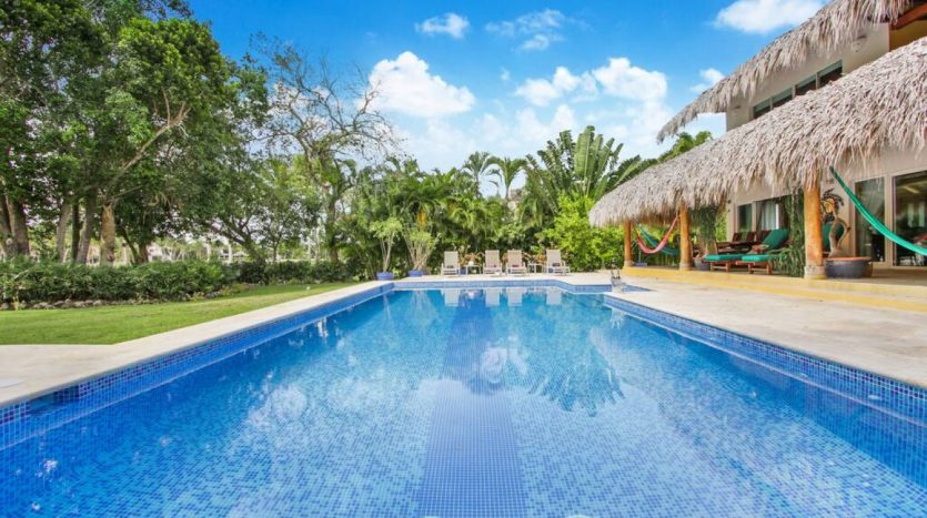 Вилла в Punta Cana Resort: 4 спальни, бассейн, гольфкар, рядом пляж (аренда)