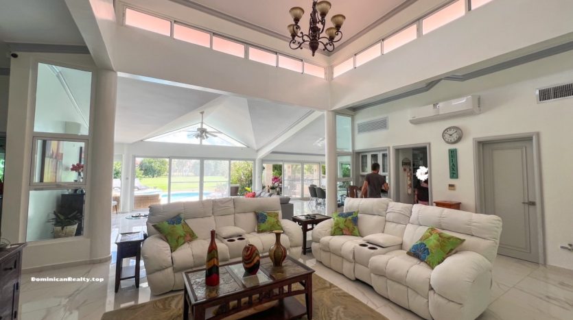 Cocotal Golf Club: villa for sale (Dominican Republic)