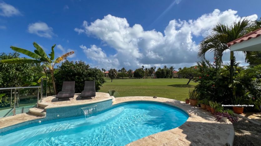 Cocotal Golf Club: villa for sale (Dominican Republic)