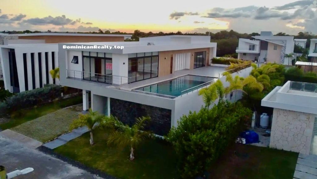 Вилла в Доминикане: 4 спальни, Punta Cana village - купить