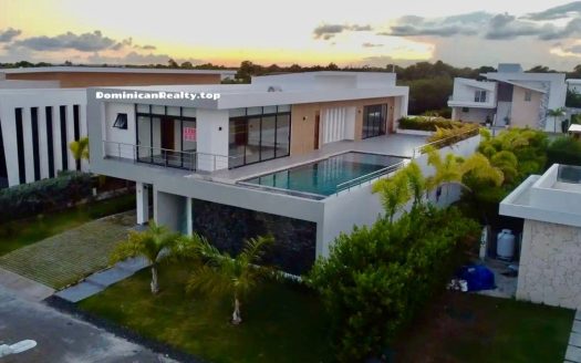 Вилла в Доминикане: 4 спальни, Punta Cana village - купить