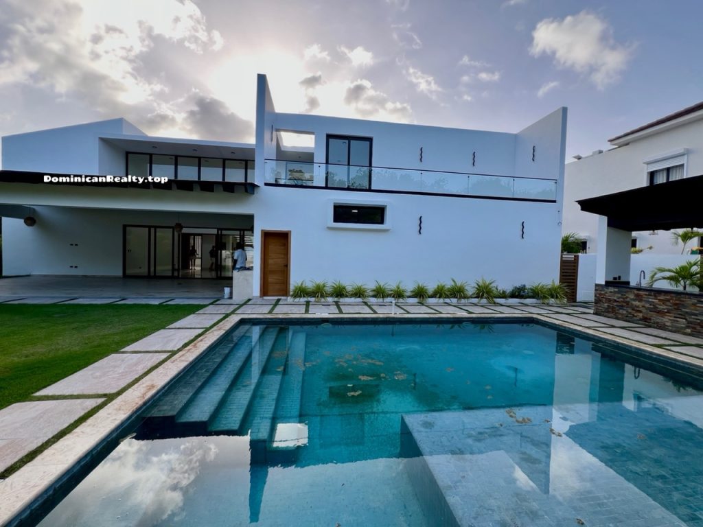 Доминикана: вилла на 4 спальни, Punta Cana Village - купить
